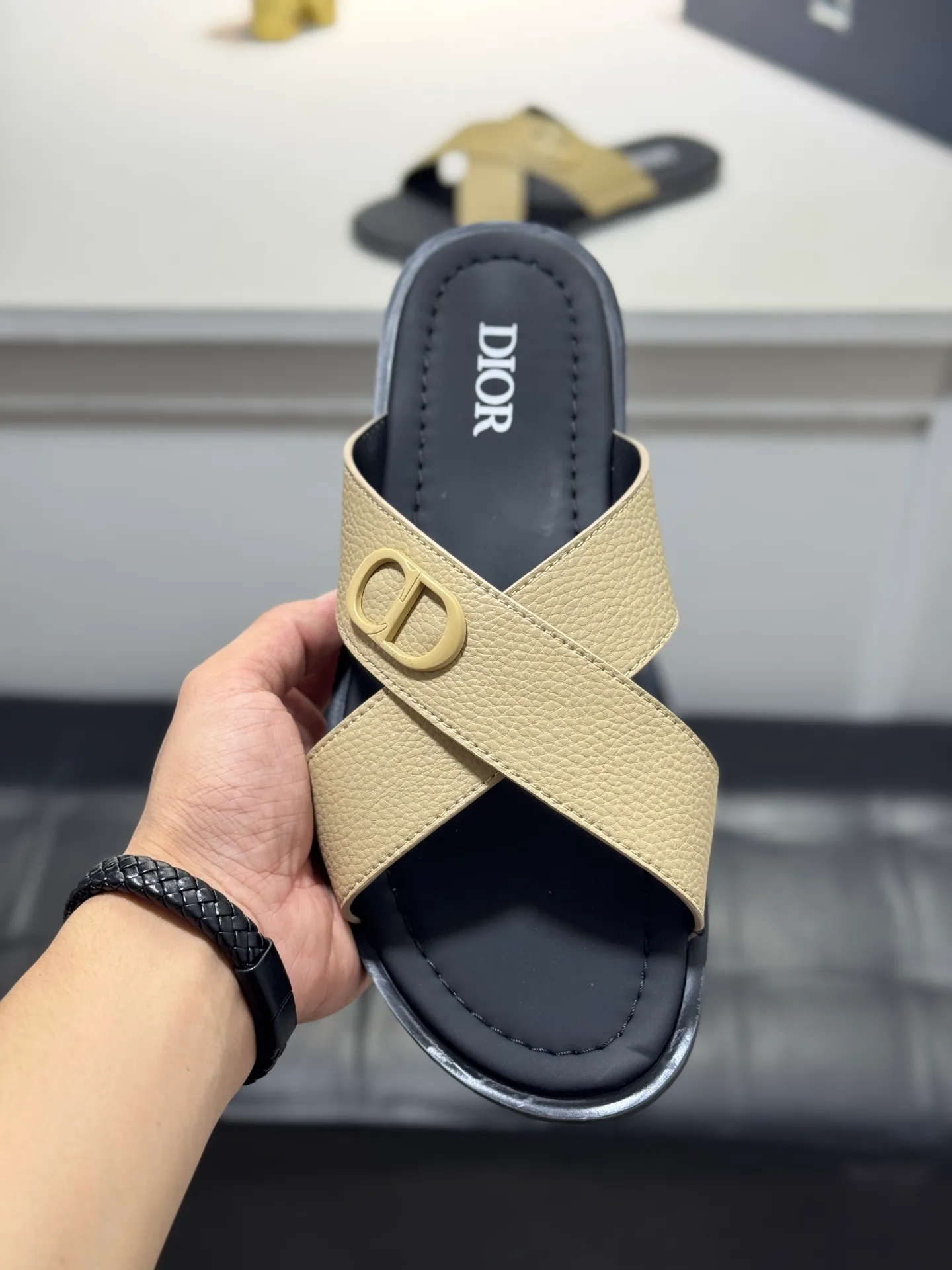 Men's men's shoes 💰320 [New style] 🦇🦇𝐂𝐡𝐫𝐢𝐬𝐭𝐢𝐚𝐧 𝐃𝐢𝐨𝐫 Dior slippers - the latest hot sandals, classic sandals, original replicas, super durable and versatile, cowhide leather with hardware accessories, very comfortable on the feet Look slim and white. Original molded outsole size: 38-44 (.45. Customized